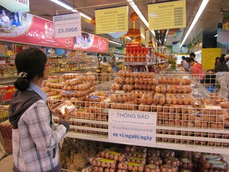 Siêu[-]thị[-]đã[-]không[-]còn[-]bắt[-]buộc[-]khách[-]chỉ[-]được[-]mua[-]tối[-]đa[-]2[-]vỉ[-]trứng/ngày